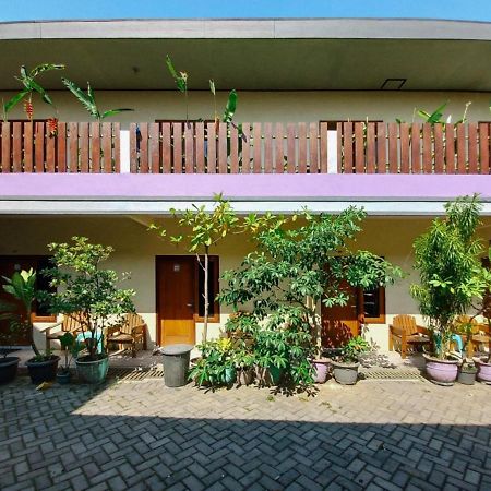 Hotel Gerung 2 Near Luwes Mall Nganjuk Mitra Reddoorz Exterior photo