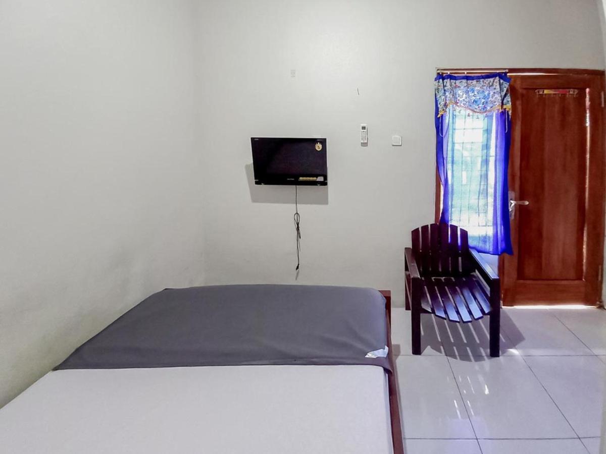Hotel Gerung 2 Near Luwes Mall Nganjuk Mitra Reddoorz Exterior photo